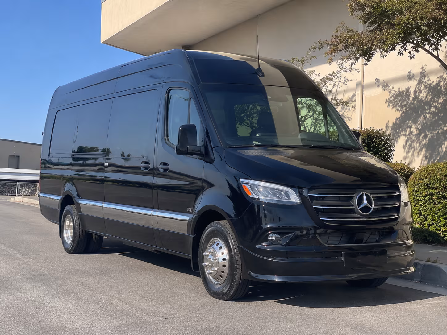 bus rental options for pasadena trips